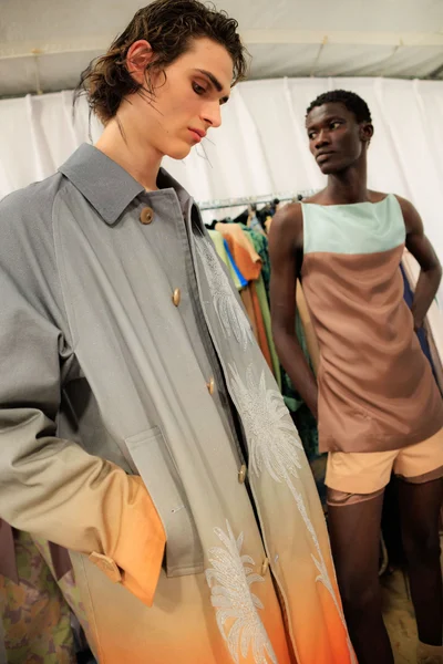 Look 27